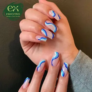 Executive nail gallery image 15