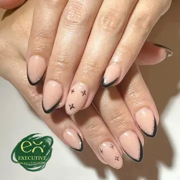 Executive nail gallery image 17