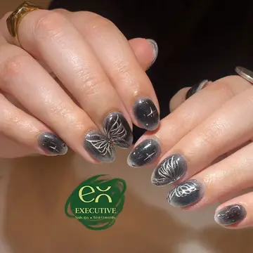 Executive nail gallery image 8