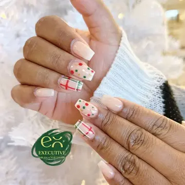 Executive nail gallery image 9